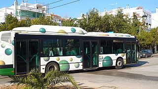Αθήνα: Επιβίβαση στα λεωφορεία μόνο από την μπροστινή πόρτα!