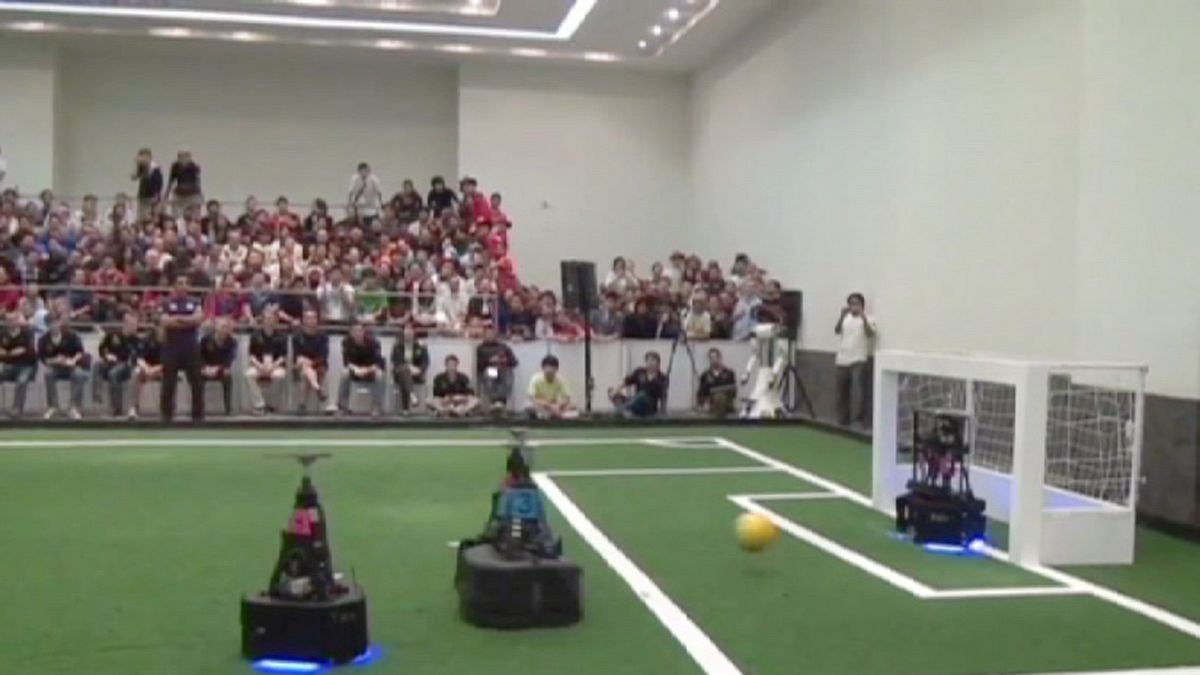 Japan and Germany win football's 'RoboCup' 2013