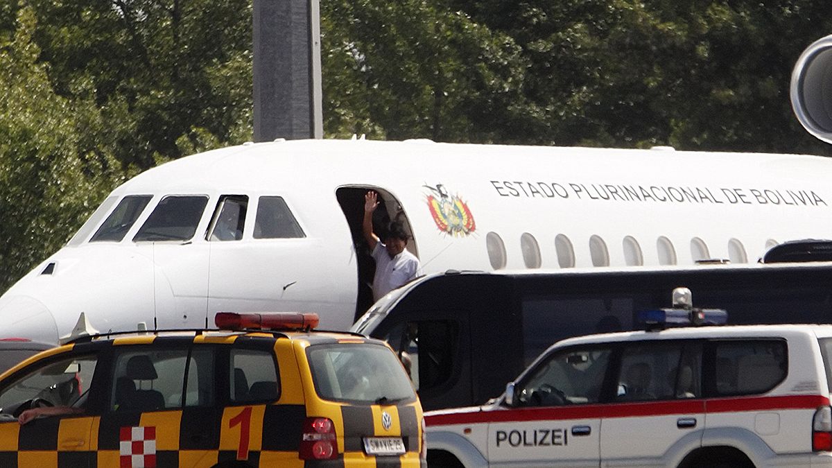 Morales’ plane leaves Europe after a night of confusion