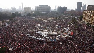 Panzer kreisen Mursi-Anhänger ein
