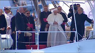 البابا فرنسيس في لامبيدوسا للصلاة على راحة نفس مئات المهاجرين