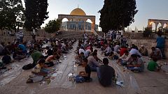 Points for prayers : mobile apps for Muslims