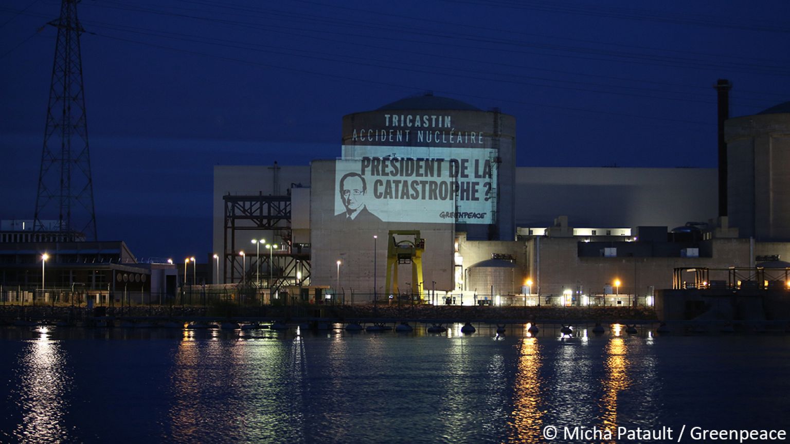 Opération coup de poing de Greenpeace à la centrale nucéléaire du Tricastin
