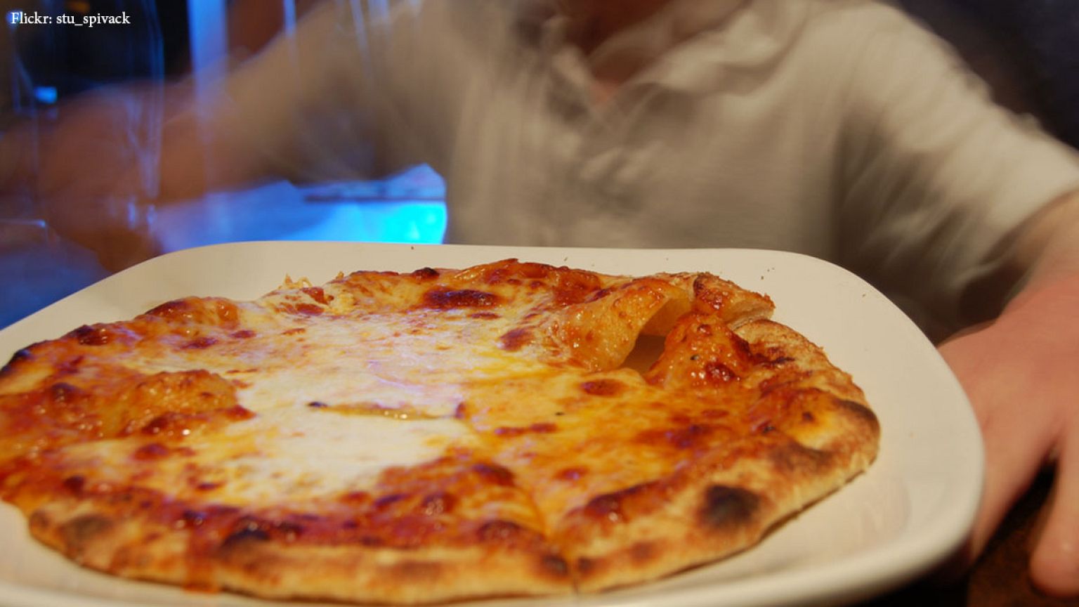 Two-year-old cancer patient inundated with pizza after window sign goes viral
