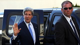 Kerry: folytatódnak a közel-keleti béketárgyalások