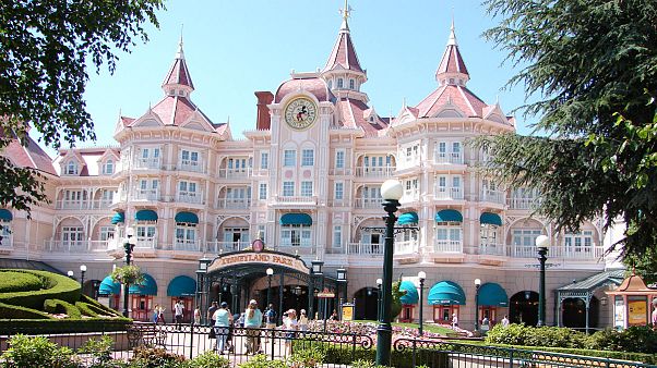 La crisi e il meteo penalizzano Disneyland Paris La crisi e il meteo penalizzano Disneyland Paris