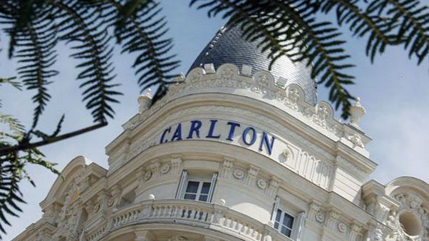 Ricompensa di un milione per i gioielli del Carlton Ricompensa di un milione per i gioielli del Carlton