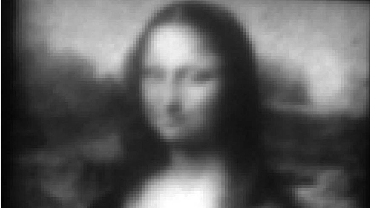 Mini Mona Lisa on world's smallest canvas