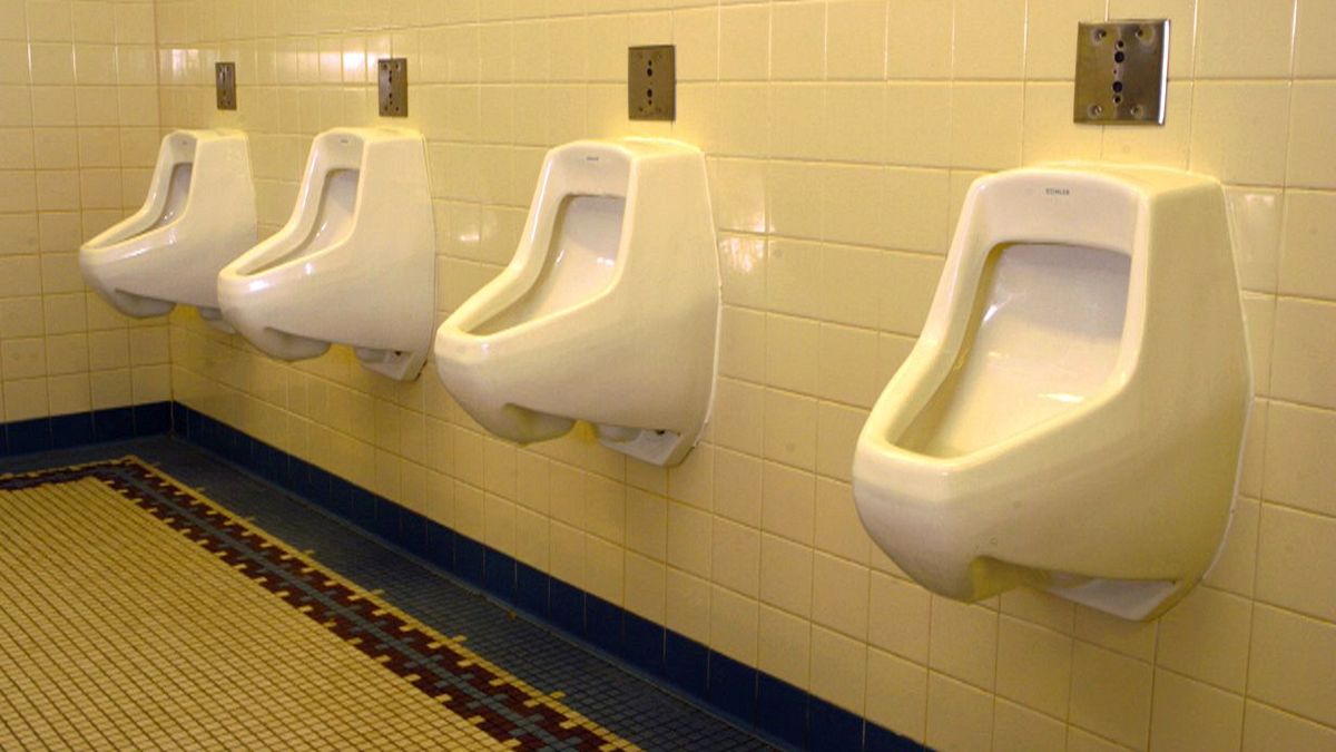 Amende pour avoir manqué l’urinoir en Chine