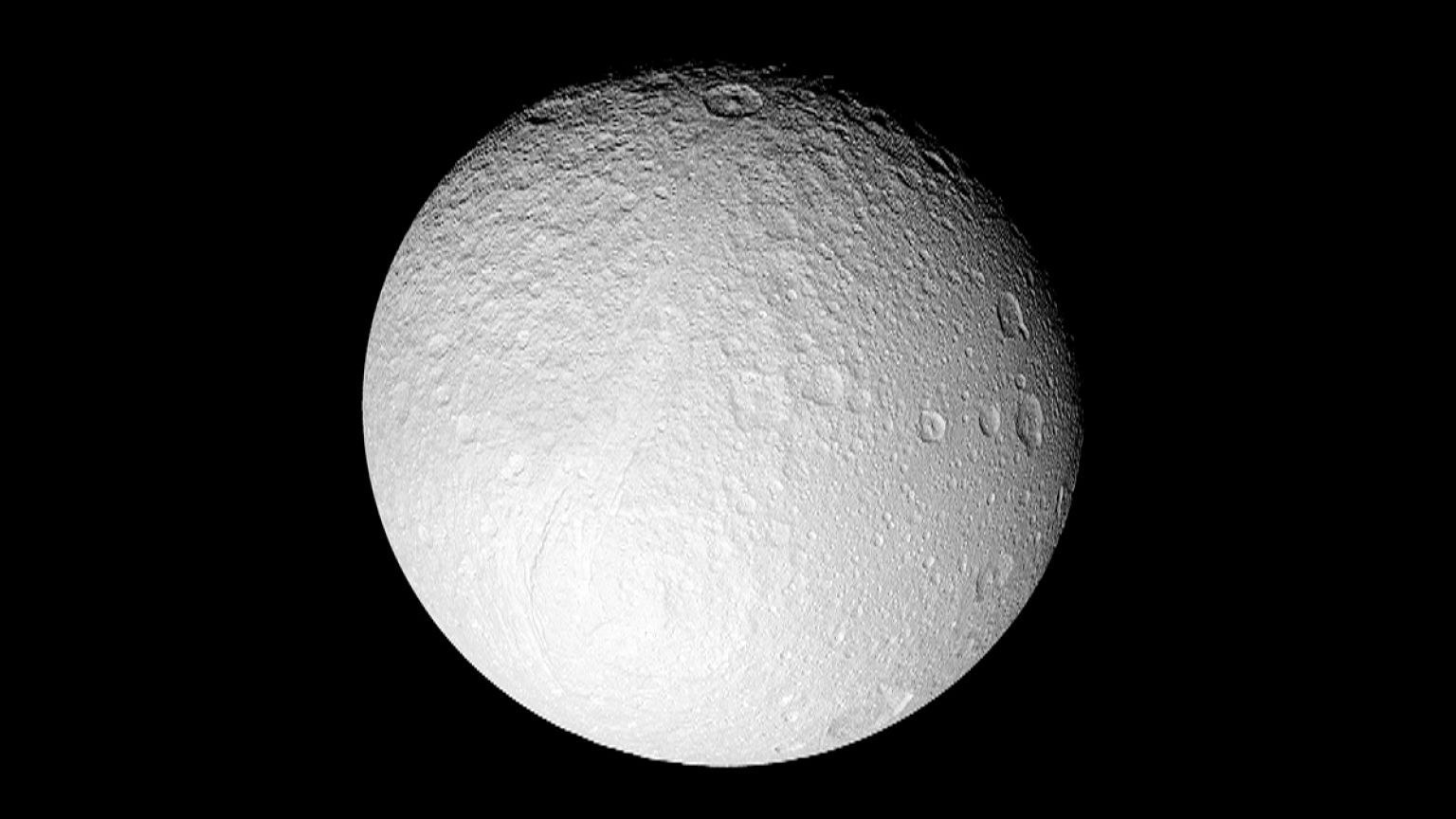 Nasa, scoperta acqua nelle profondità della luna
