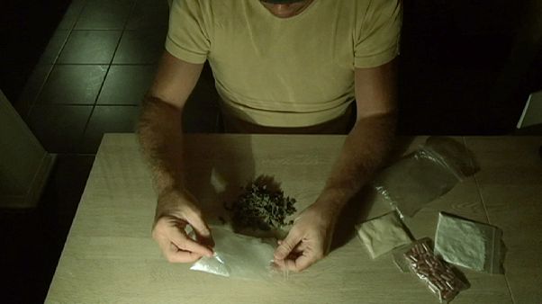 Combatiendo las "drogas legales" Combatiendo las "drogas legales"