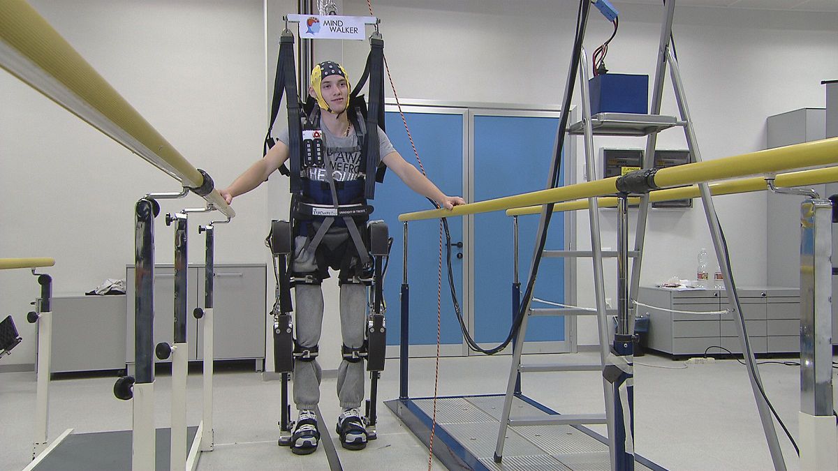 Exosqueletos dão esperança aos paraplégicos