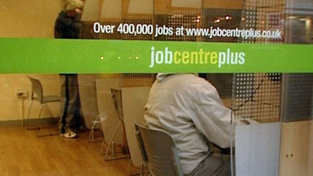 UK unemployment declines unexpectedly
