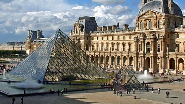 Biglietti falsi dalla Cina per entrare al Louvre Biglietti falsi dalla Cina per entrare al Louvre