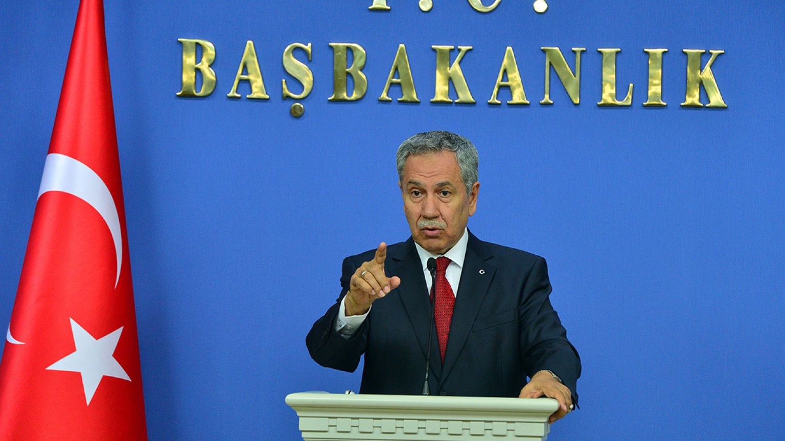 Arınç: Suriye helikopterini Türk uçakları düşürdü