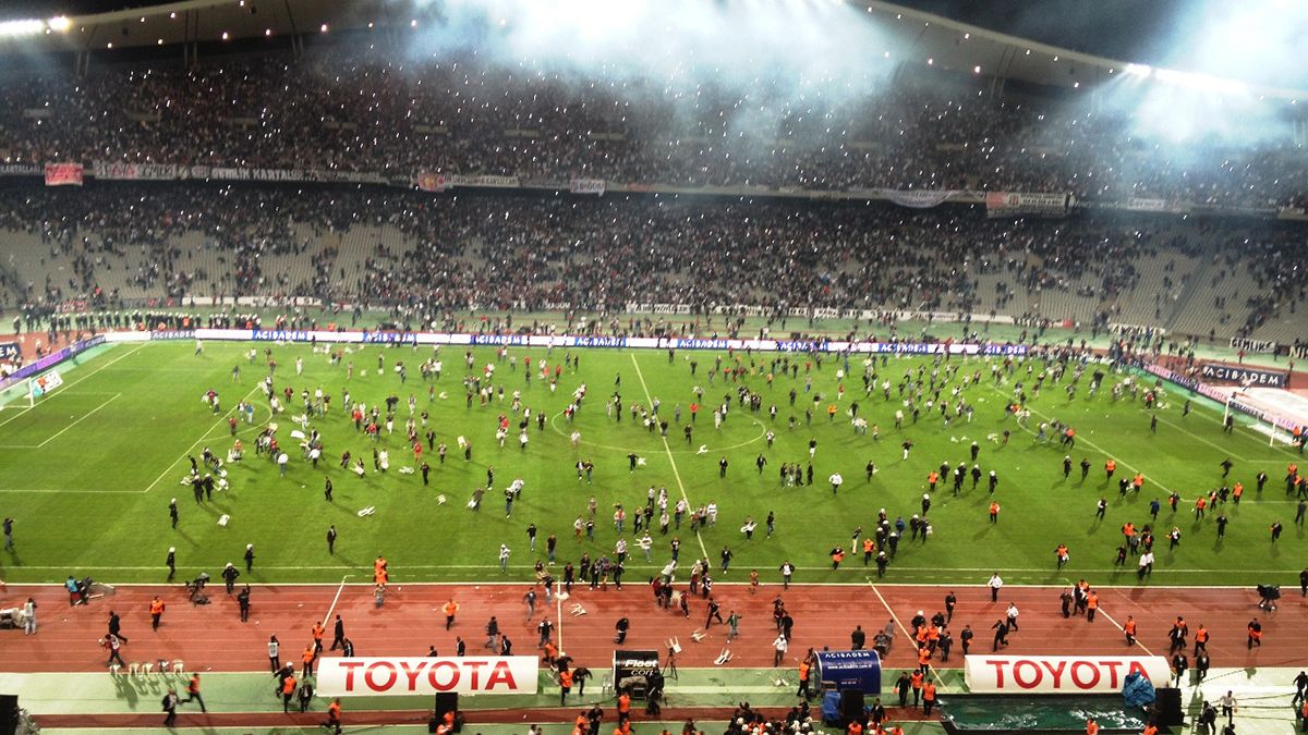 Şiddet Türk futbolunu yine teslim aldı