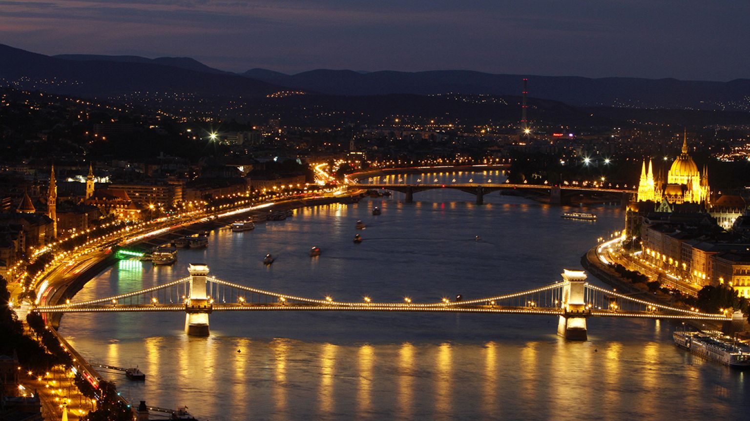 18 éves szentendrei fotós műve a legújabb Budapest Timelapse