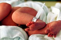 Children born to young mothers ‘more likely’ to die in childhood