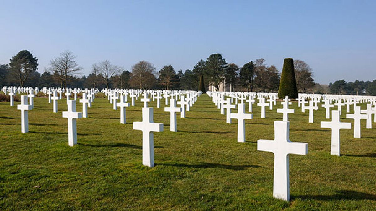 Americans' long trip to visit war dead hit by own government's shutdown