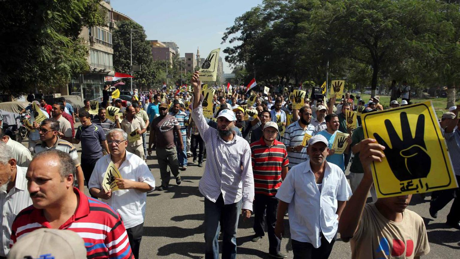 Muslim Brotherhood supporter dies in Cairo clash after military open fire on pro-Mursi demonstration
