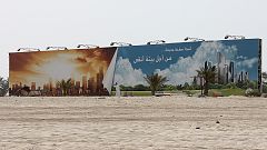 قطر تكلف مكتب محاماة دولي التحقيق في وضع العمال بعد اتهامات ب"الاستعباد"