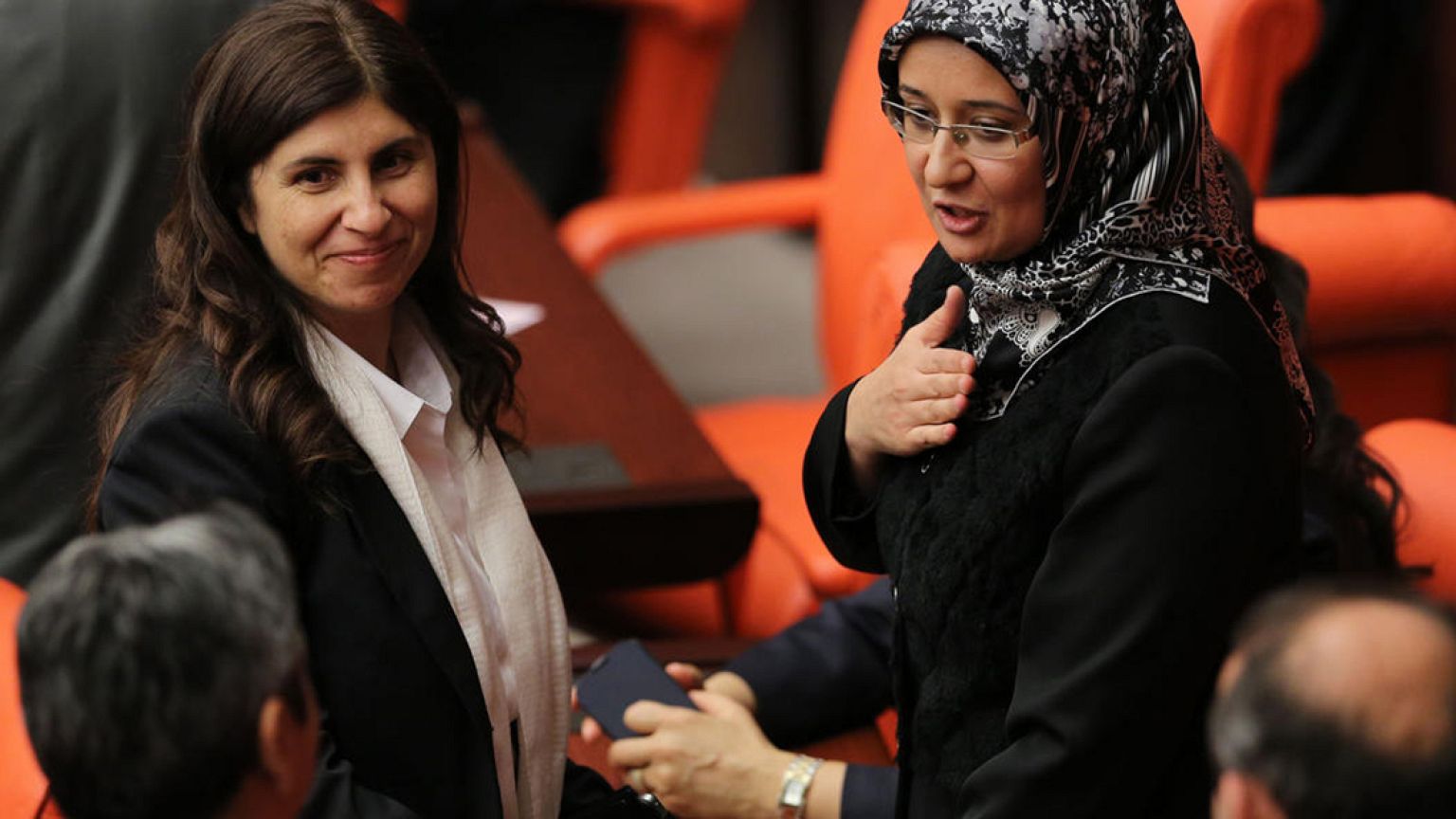 Historischer Moment: Kopftücher im türkischen Parlament