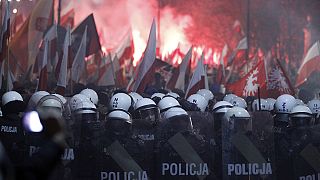 Pologne: une manifestation d'extrême droite dégénère à Varsovie