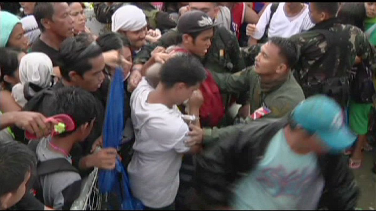 Filippine, a euronews i sopravvissuti: "Siamo nel caos totale"