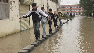 Κίνα: Χίλιοι μαθητές εγκλωβίστηκαν λόγω πλημμυρών - Δείτε Βίντεο