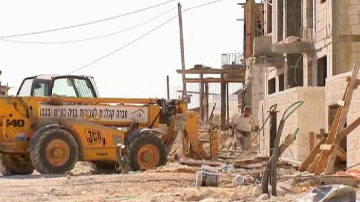 محكمة اسرائيلية تجمد لمدة شهر امر هدم عشر بنايات في حي راس خميس بالقدس الشرقية