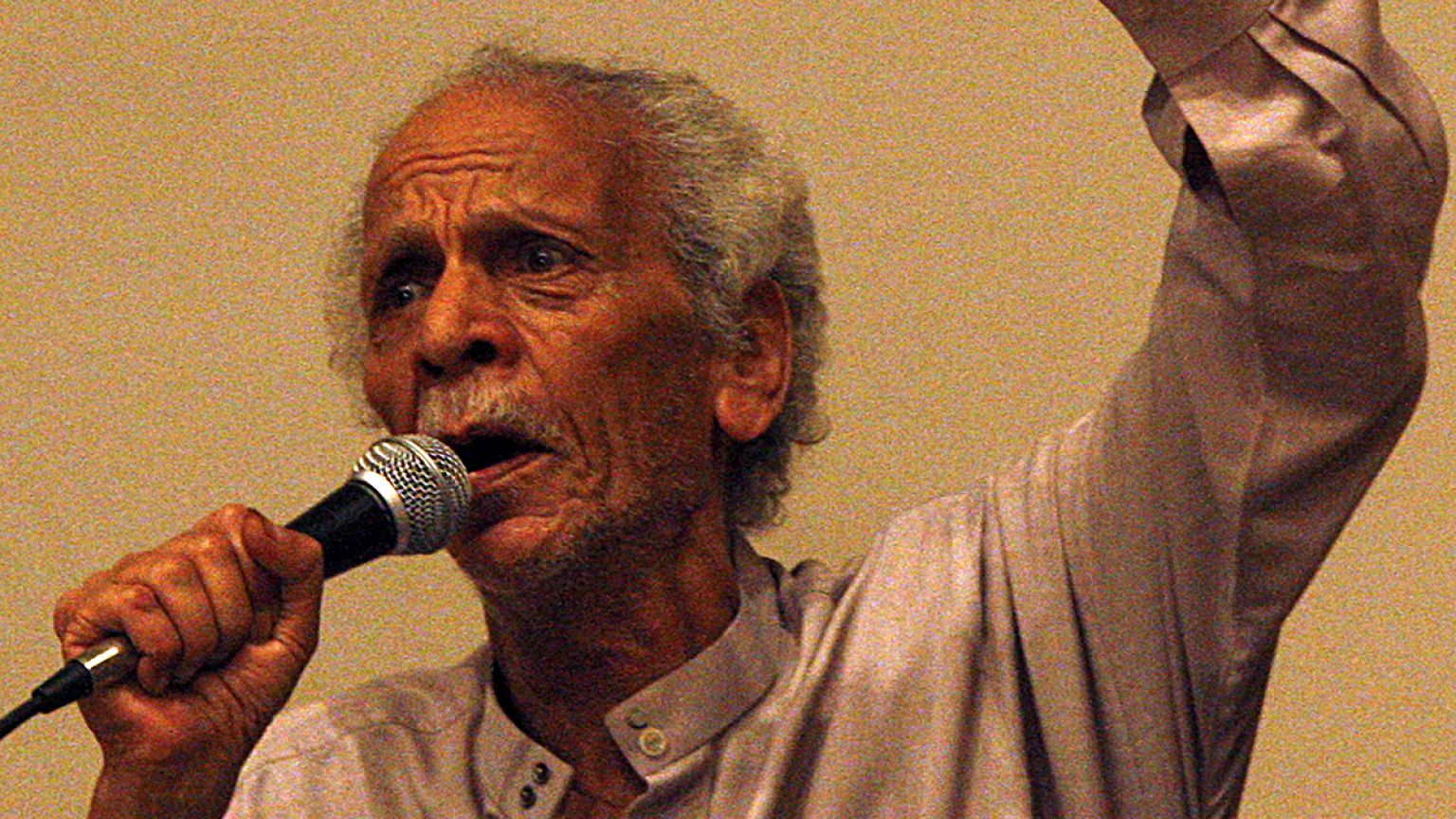 أحمد فؤاد نجم شاعر الرفض وشاعر البندقية