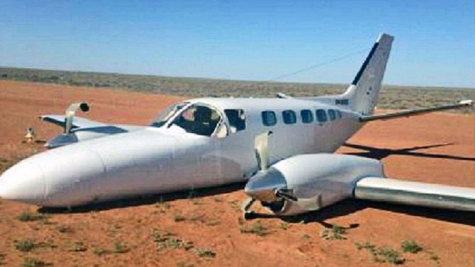 Ο πιλότος ξέχασε... να κατεβάσει τους τροχούς στην προσγείωση!