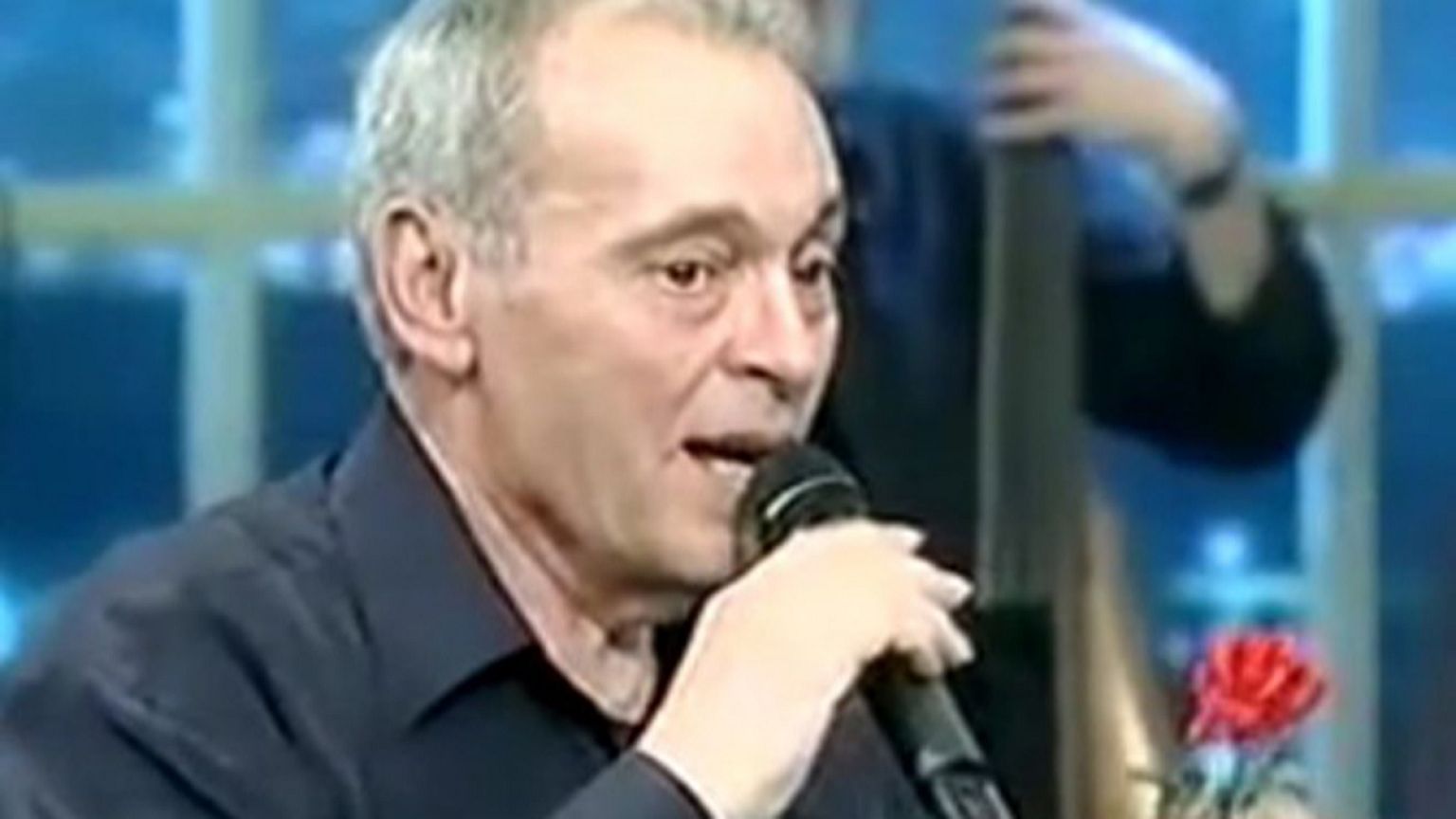 Στη γειτονιά των αγγέλων ο Νίκος Δημητράτος