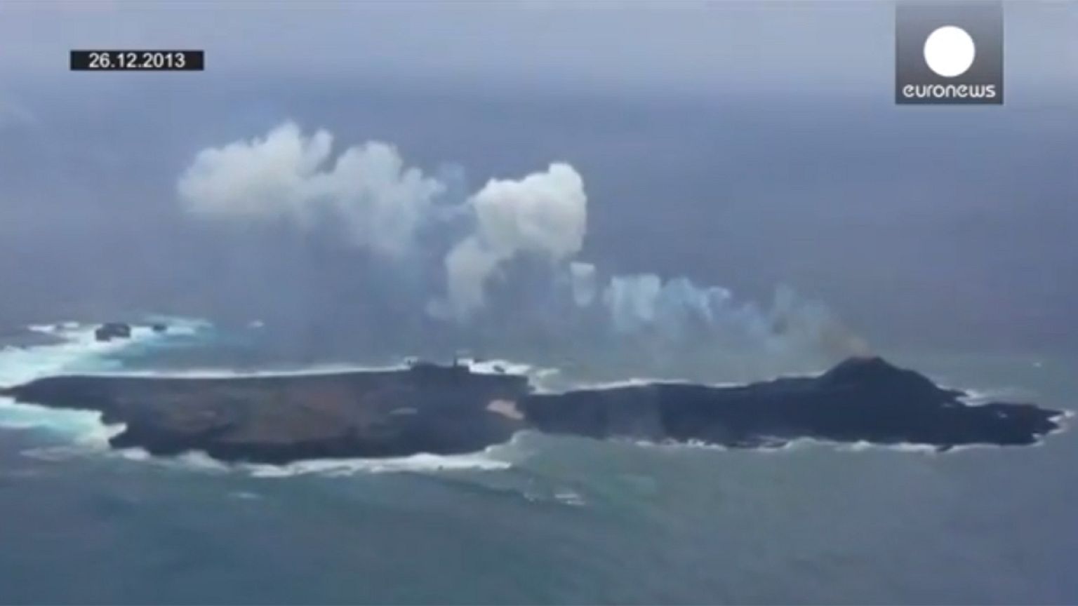 Japan: New volcanic island grows, connects to older island as eruption continues