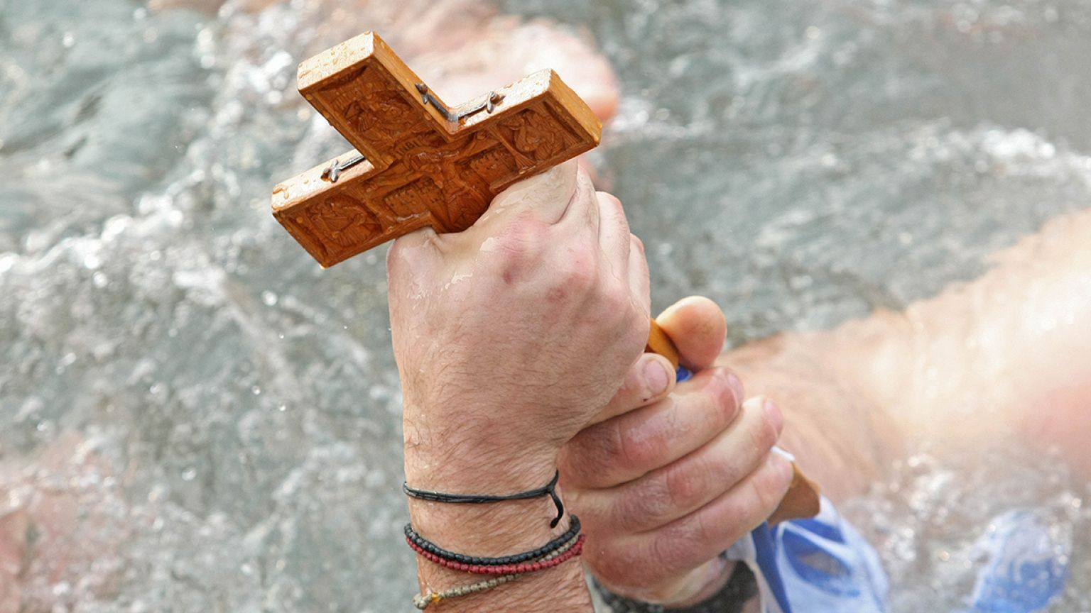 Με λαμπρότητα ο αγιασμός των υδάτων σε Ελλάδα και Κύπρο