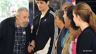 Fidel Castro shows himself after nine months lying low