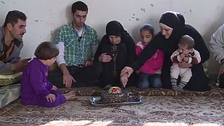 لاجئة سورية تحتفل بعيد ميلادها المئة في لبنان وتحلم بالعودة الى الوطن