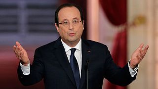 Hollande responde a questão sobre as "facadinhas"