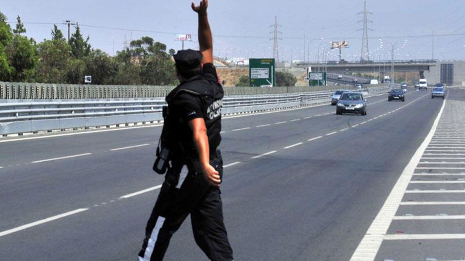 Οι τροχονόμοι αντί να κόβουν κλήσεις τους έδειχναν βιντεάκια!