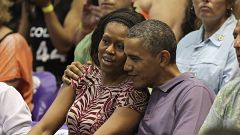 Michelle Obama kosárlabda-sztárokkal rágcsált almát