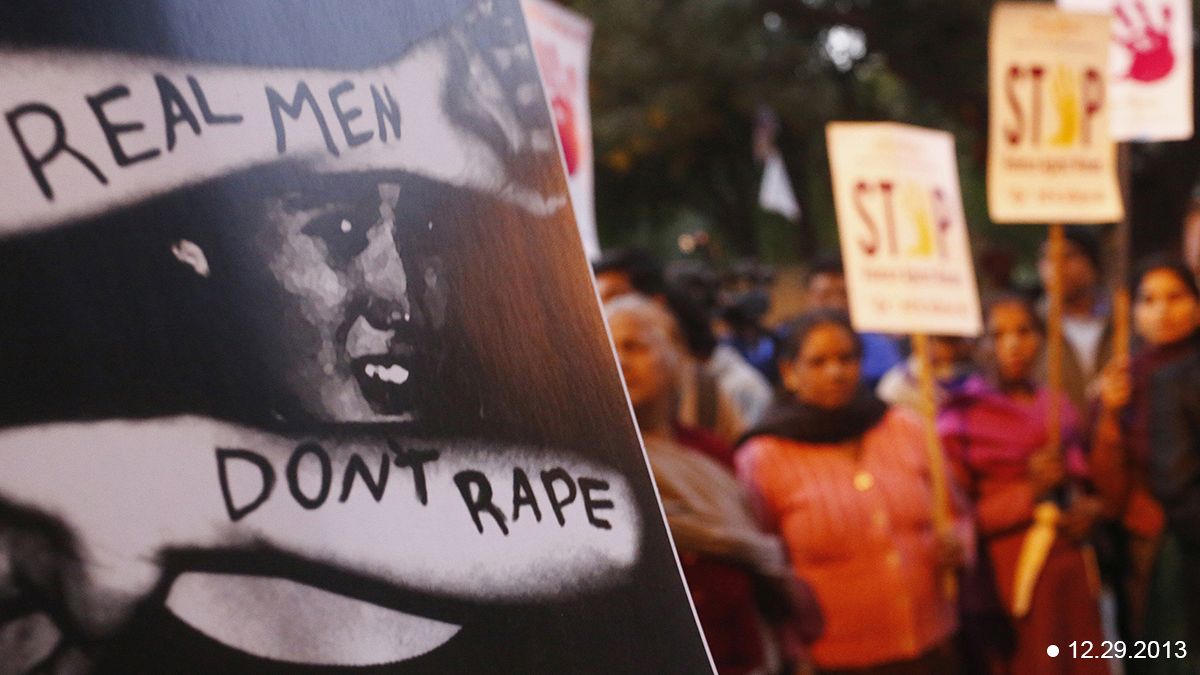 Csoportos nemi erőszakkal büntettek egy szerelmes lányt Indiában