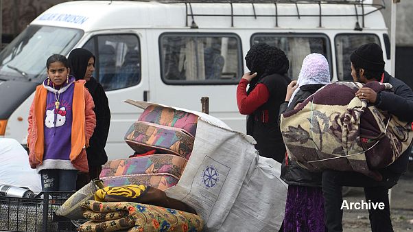 الجزائر ترحل الى المغرب من جديد سوريين فارين من النزاع الجزائر ترحل الى المغرب من جديد سوريين فارين من النزاع
