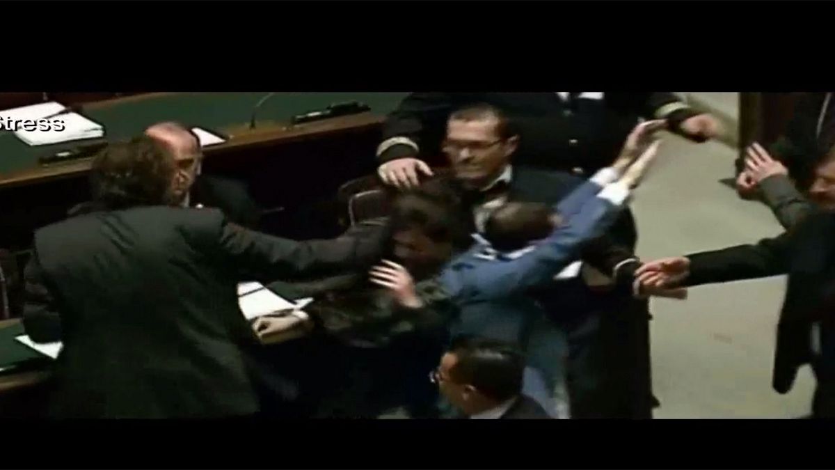 Empoignade et gifle au parlement italien