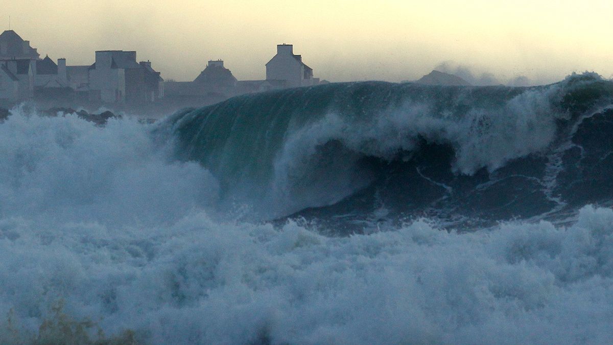 [Watch] Spectacular waves crash on European Atlantic coast after stormy weekend
