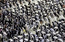 Watch: Mass wedding in Seoul