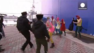 Pussy Riot atacadas pela polícia em Sochi