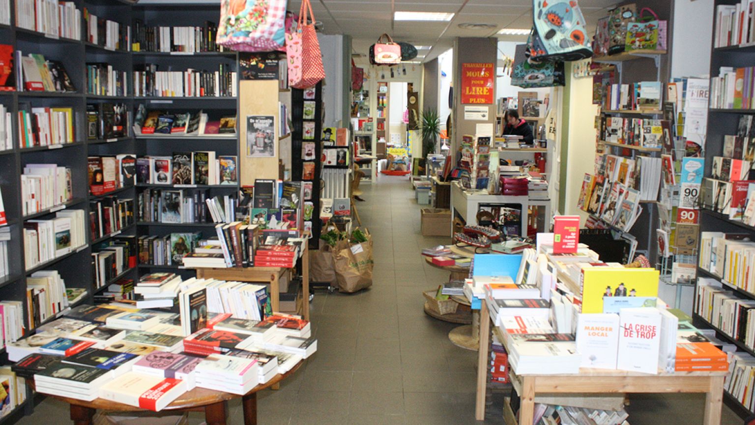 "Tous à poil !" : des libraires posent nus pour défendre le livre