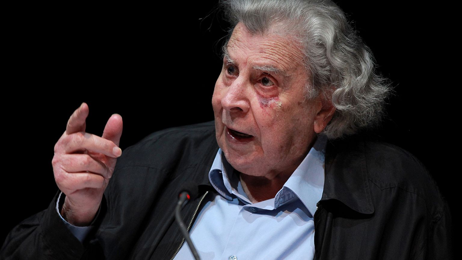 Στο νοσοκομείο με πνευμονία ο Μίκης Θεοδωράκης