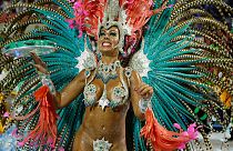 Természetes mellű táncosnők a riói karneválon- évek óta először