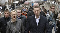 Russian court puts Putin foe Alexei Navalnyunder house arrest
